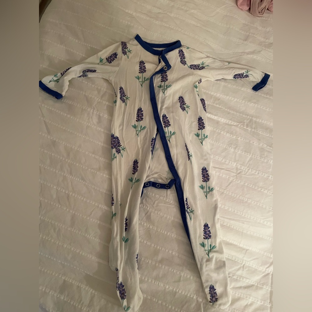 Kyte Baby 3-6 month button footie pajamas